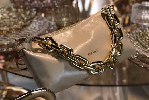 Тонкая передача эмоций в уникальной коллекции сумок Arcadia осень – зима 2021 - 2022