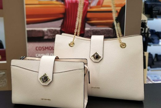 Чем хороша бежевая кожаная сумочка?