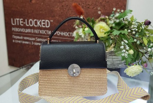 Городской стиль созвучен с соломенными сумками