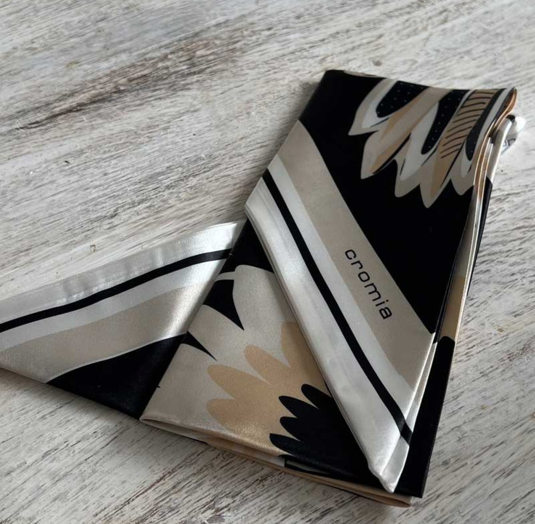 Брендовые платки в каталоге магазина R-BAGS