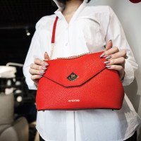 Красные сумки