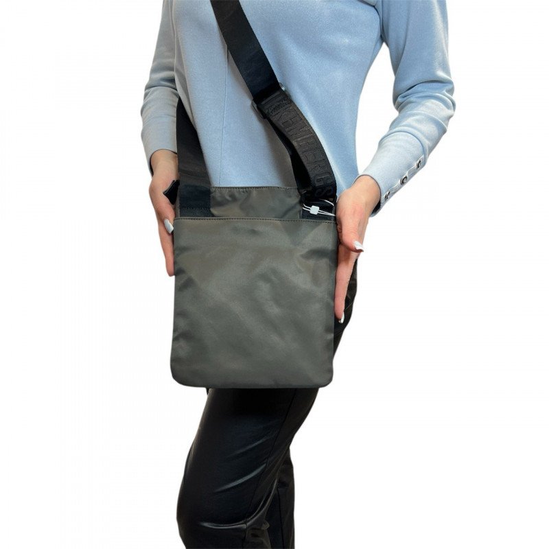 Сумка мужская Bikkembergs BKBO00883T GREEN Сумка мужская Bikkembergs BKBO00883T GREEN